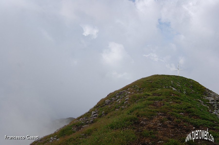 05 Un attimo di sole sulla cima del Tornello.jpg